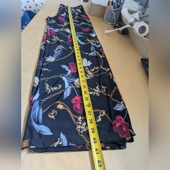 LAURA Women Wide Leg Pants Size 6 Black Red And Gold Colors Stretch Chains Roses - Picture 7 of 8